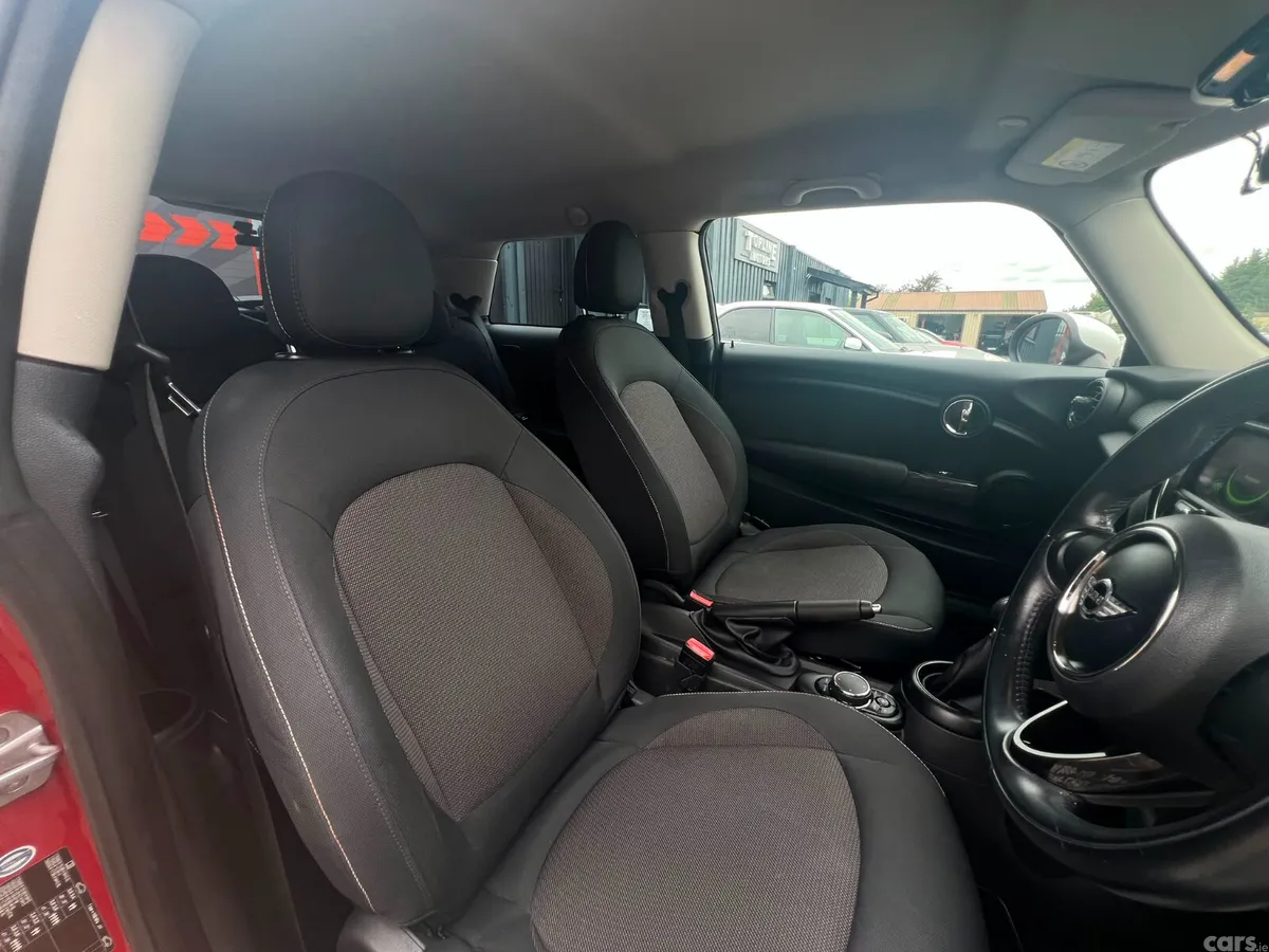 Mini Mini Hatchback, Diesel, 2017, Red