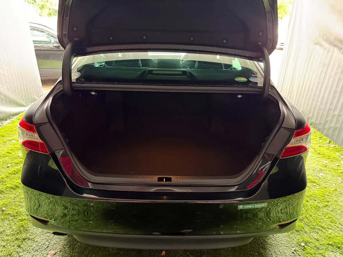Toyota Camry Saloon, Petrol Hybrid, 2019, Black