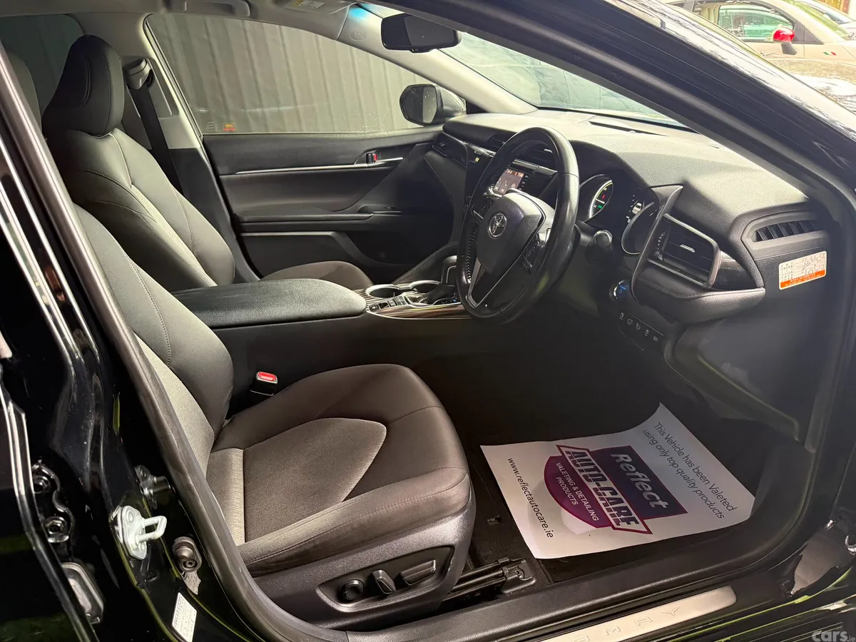 Toyota Camry Saloon, Petrol Hybrid, 2019, Black