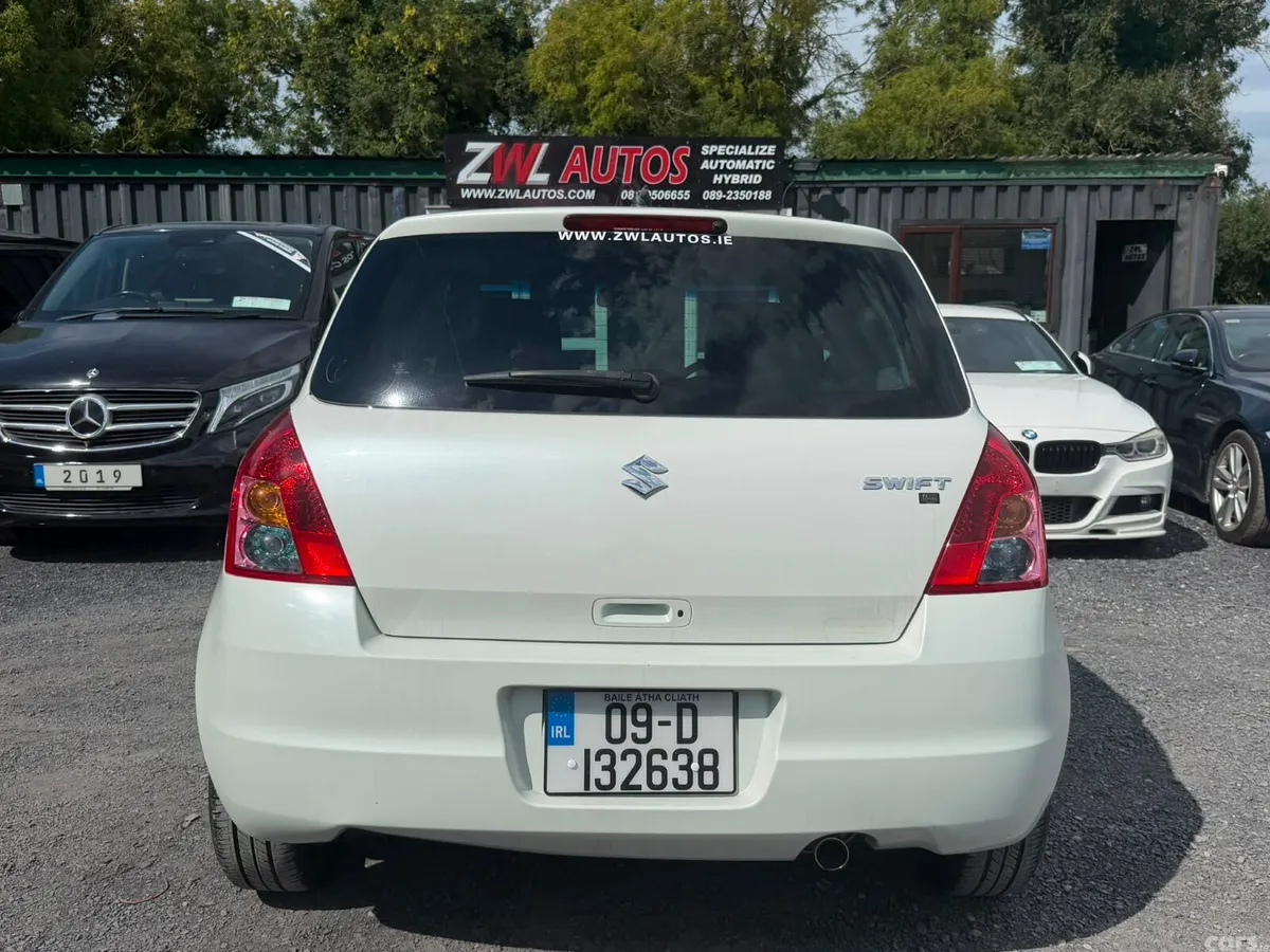 Suzuki Swift Hatchback, Petrol, 2009, White