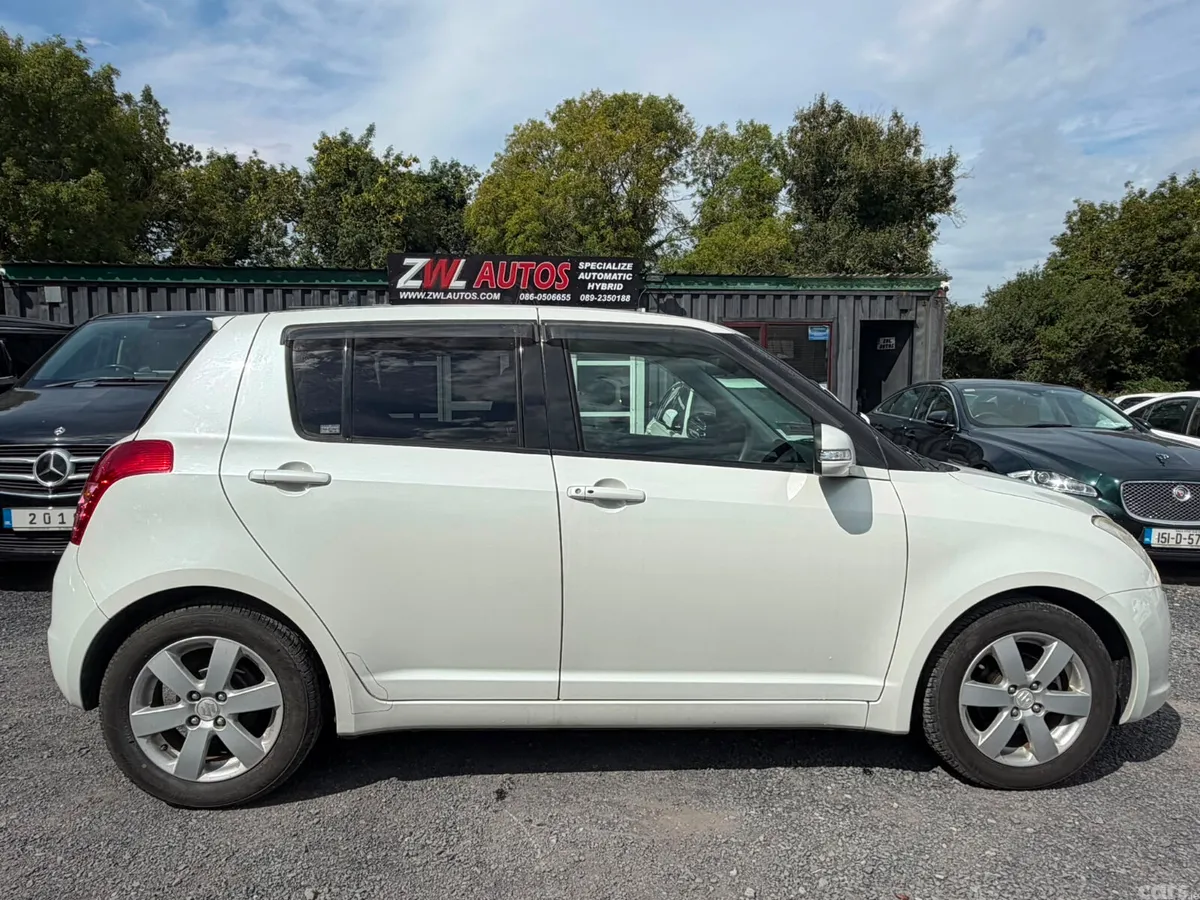 Suzuki Swift Hatchback, Petrol, 2009, White