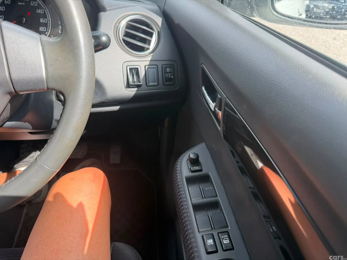 Suzuki Swift Hatchback, Petrol, 2009, White