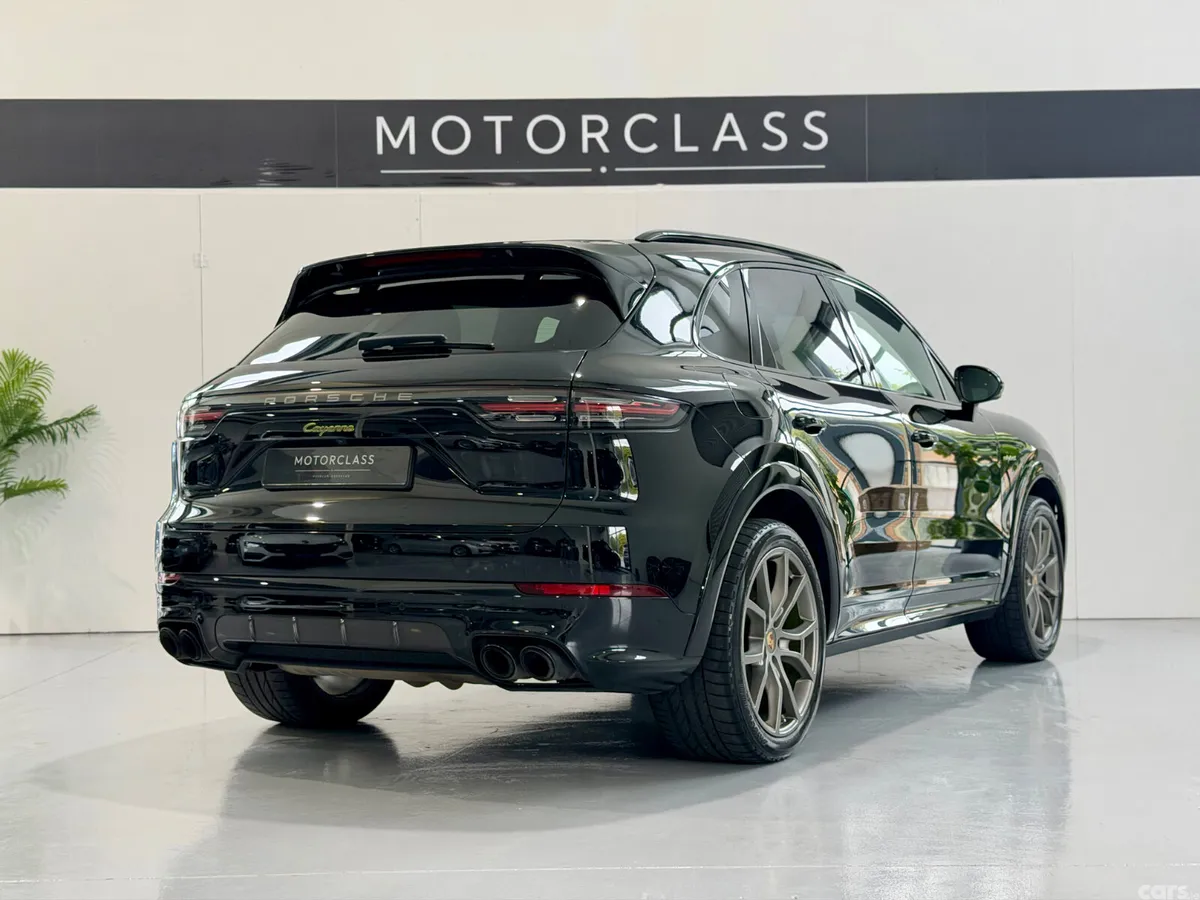 Porsche Cayenne SUV, Petrol Plug-in Hybrid, 2023, Black