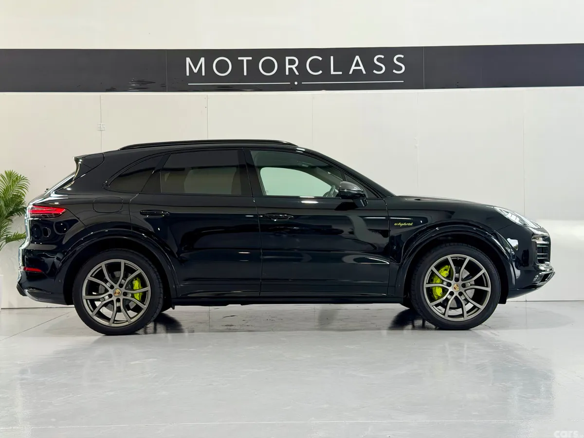 Porsche Cayenne SUV, Petrol Plug-in Hybrid, 2023, Black