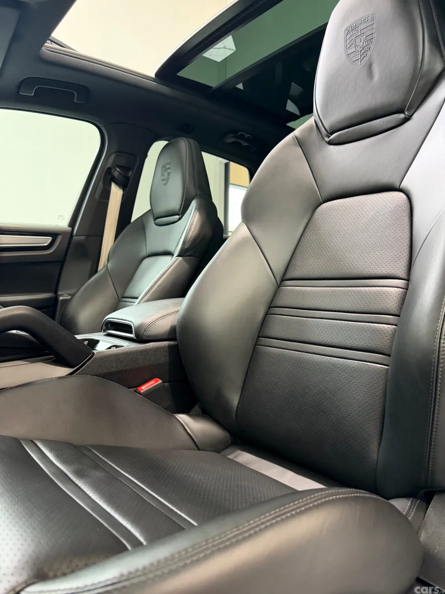 Porsche Cayenne SUV, Petrol Plug-in Hybrid, 2023, Black