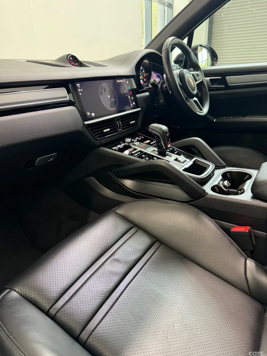 Porsche Cayenne SUV, Petrol Plug-in Hybrid, 2023, Black