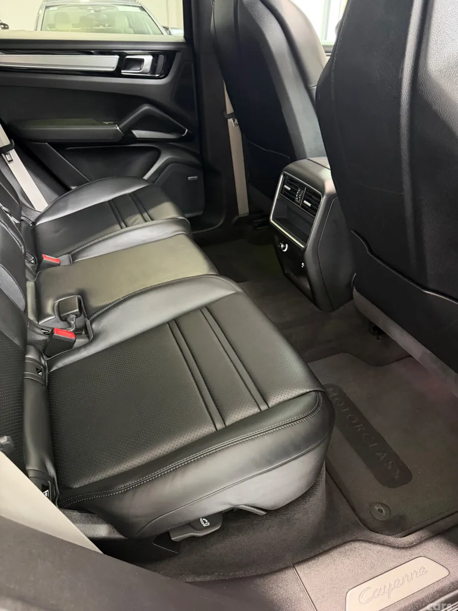 Porsche Cayenne SUV, Petrol Plug-in Hybrid, 2023, Black