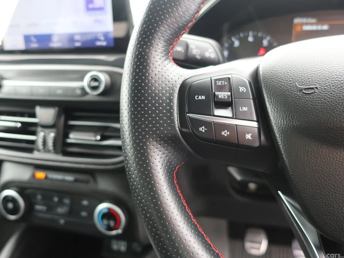 Ford Focus Hatchback, Petrol Hybrid, 2021, Blue