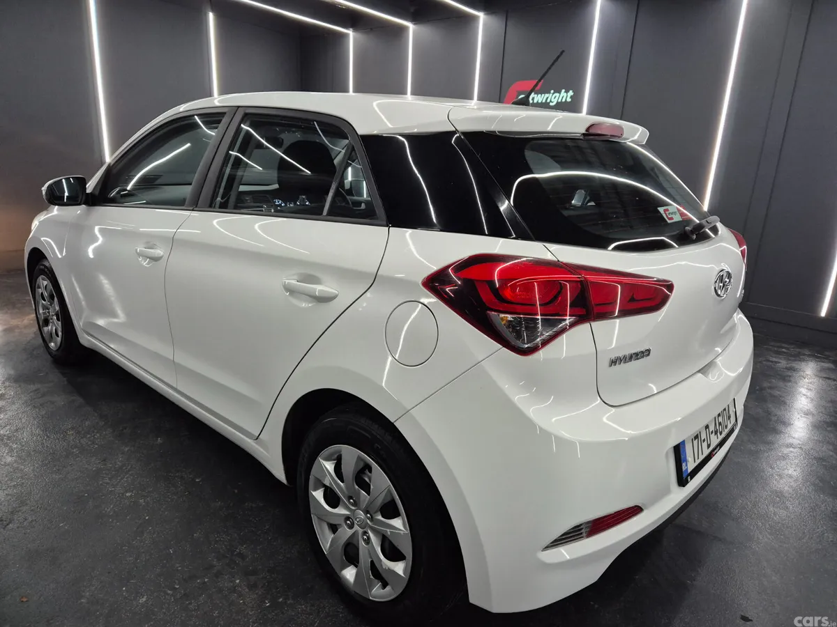 Hyundai i20 Hatchback, Petrol, 2017, White