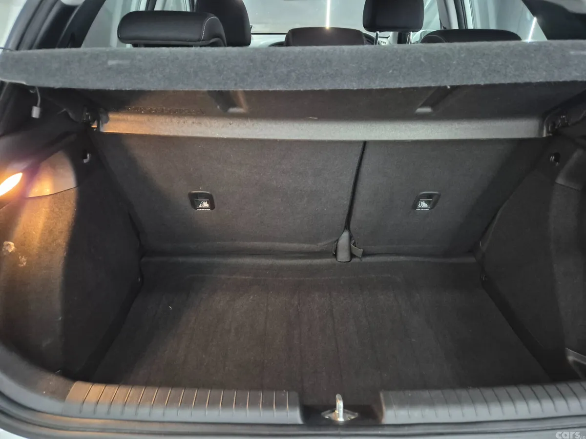Hyundai i20 Hatchback, Petrol, 2017, White