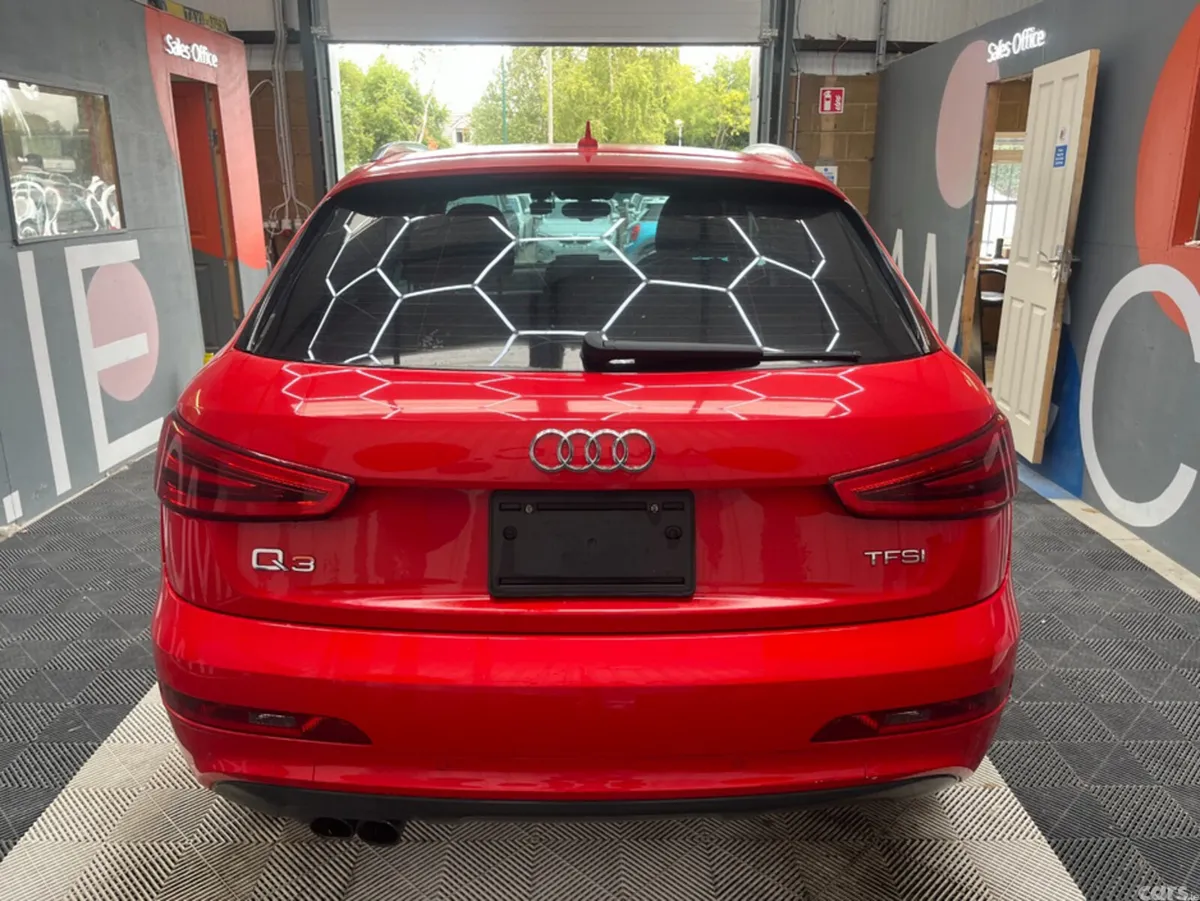 Audi Q3 SUV, Petrol, 2015, Red