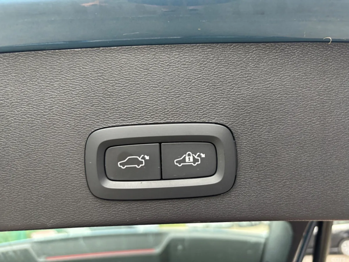 Volvo XC40 SUV, Petrol Plug-in Hybrid, 2023, Grey