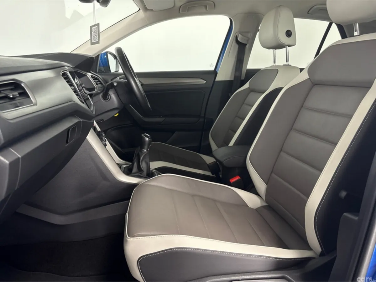 Volkswagen T-Roc Estate, Petrol, 2022, Blue