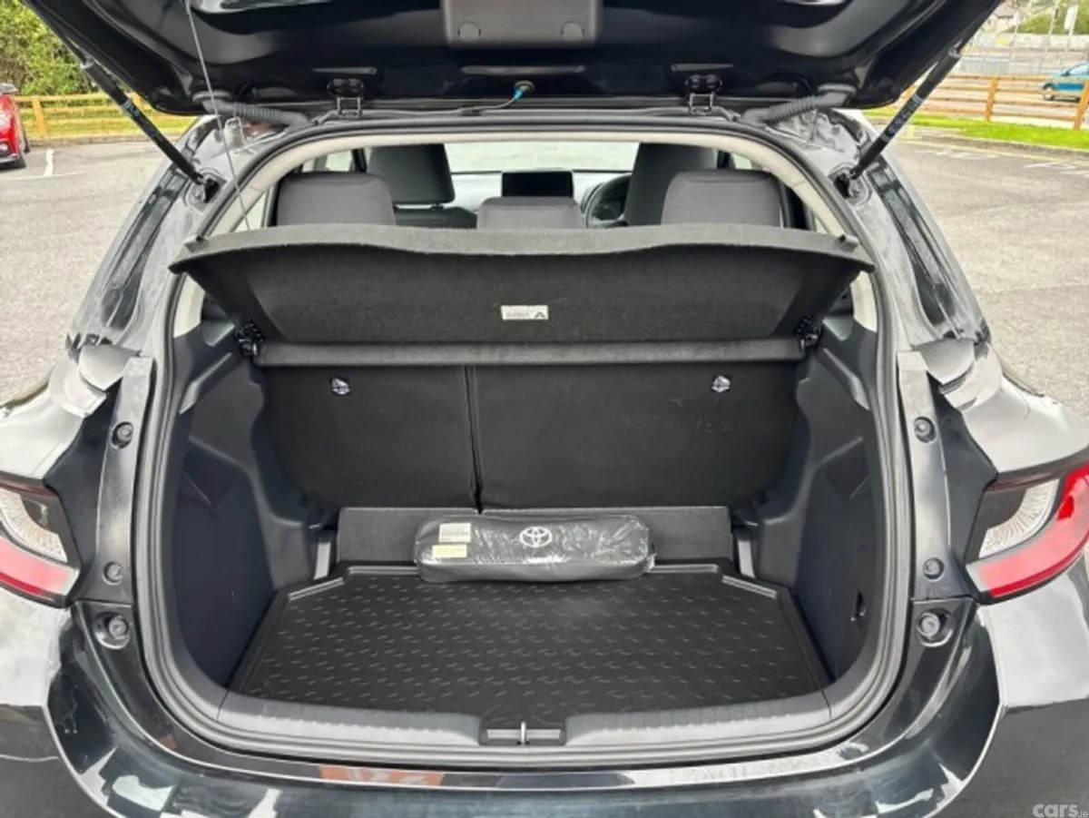 Toyota Yaris Hatchback, Petrol Hybrid, 2024, Black