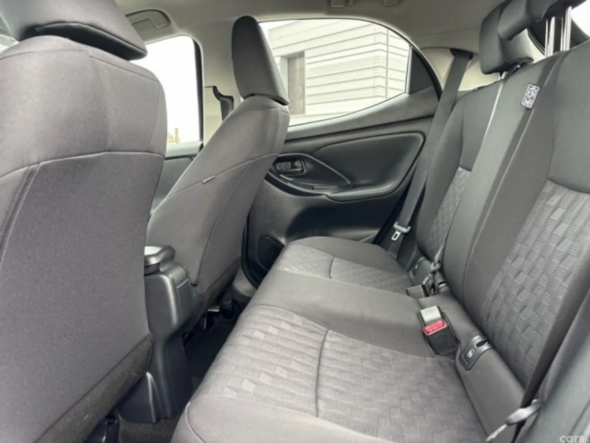 Toyota Yaris Hatchback, Petrol Hybrid, 2024, Black