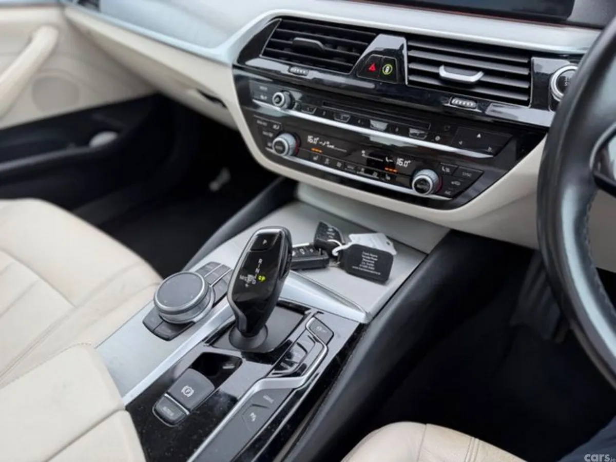BMW 5-Series Saloon, Petrol Plug-in Hybrid, 2019, Blue
