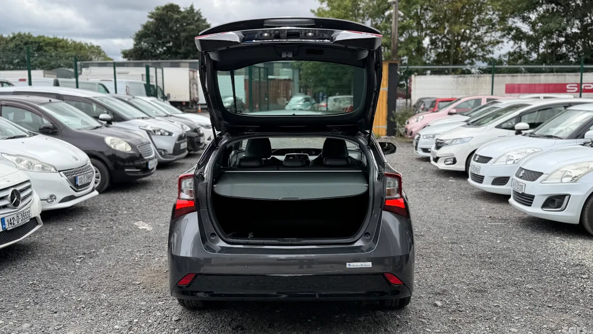 Toyota Prius Hatchback, Petrol Hybrid, 2021, Grey
