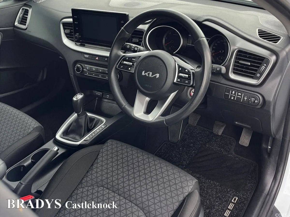 Kia Ceed Hatchback, Diesel, 2023, White