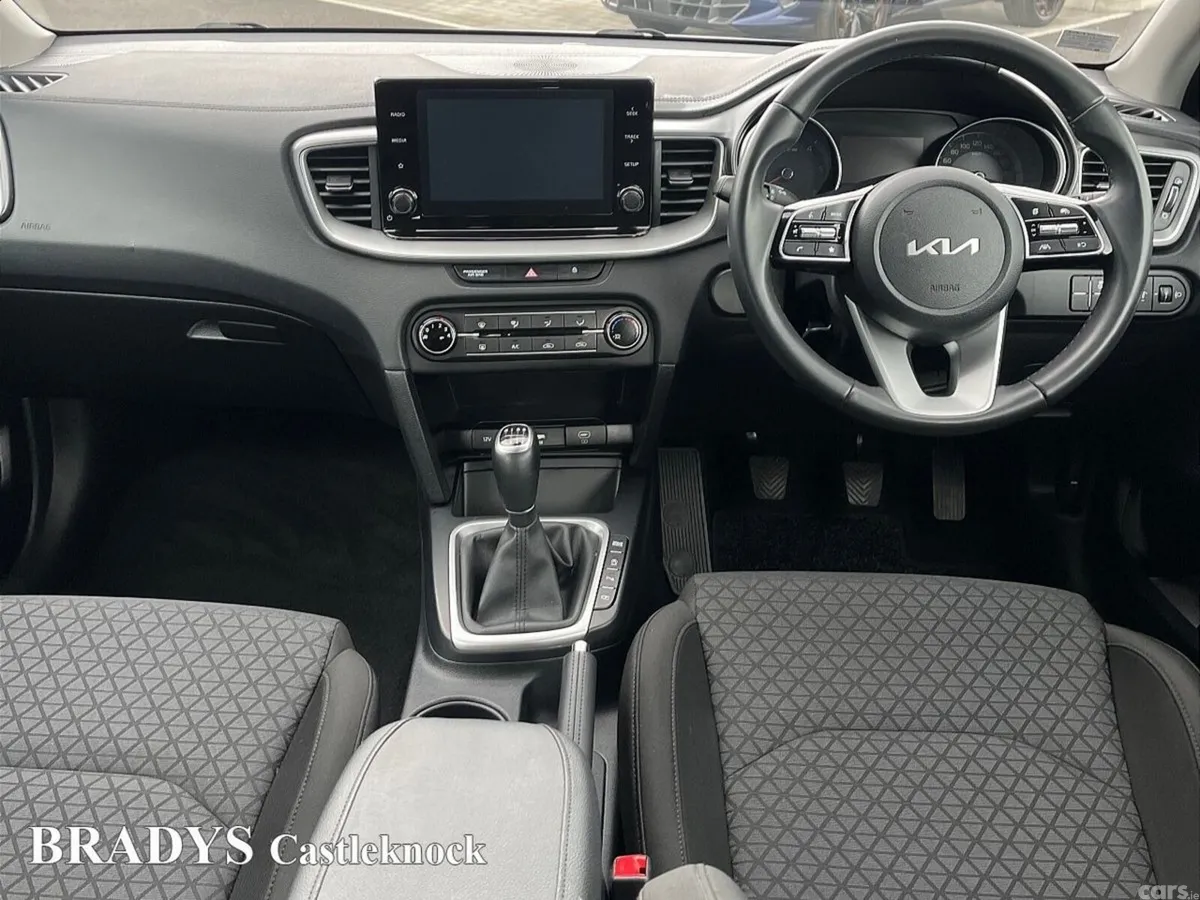 Kia Ceed Hatchback, Diesel, 2023, White