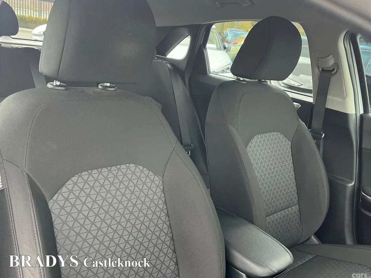 Kia Ceed Hatchback, Diesel, 2023, White