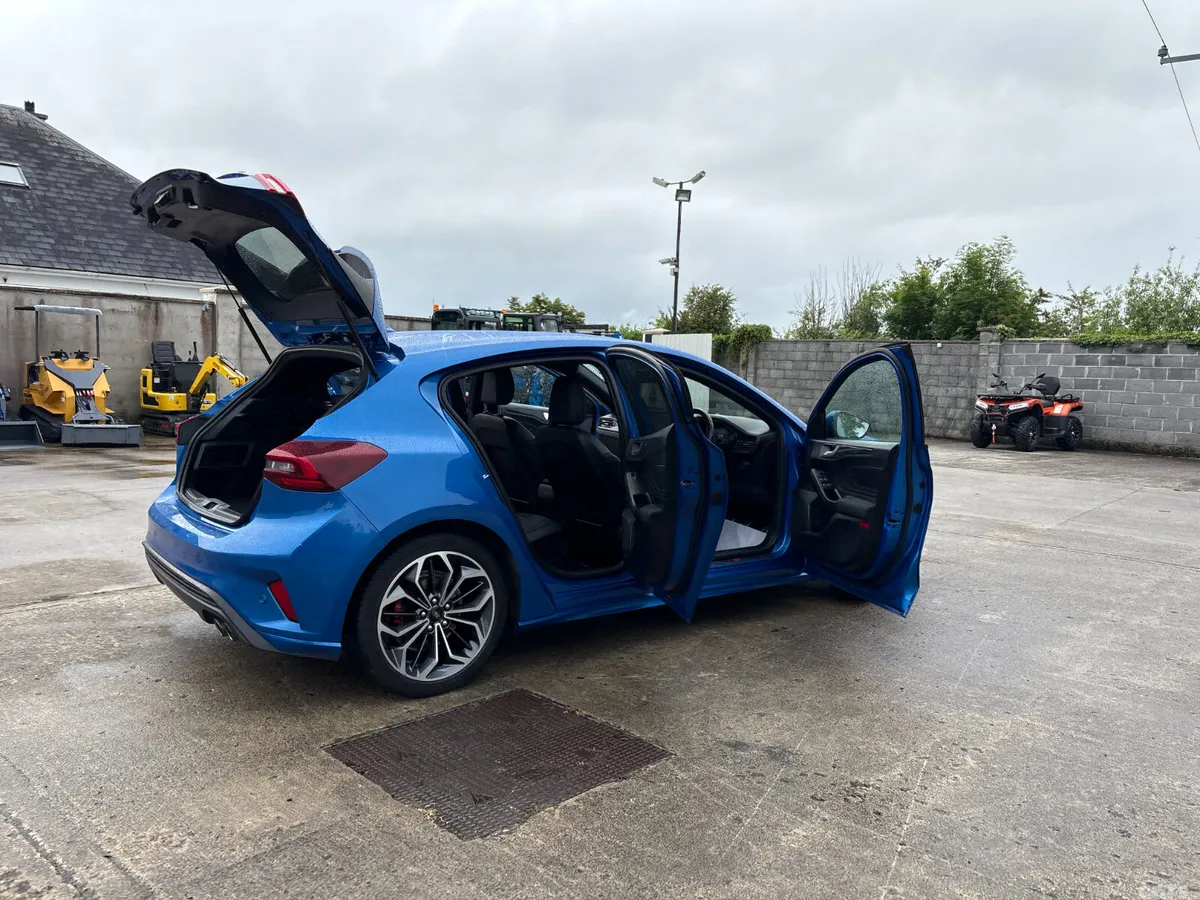 Ford Focus Hatchback, Petrol, 2024, Blue
