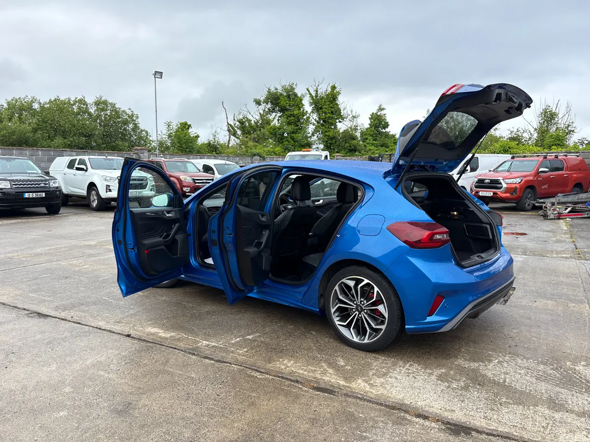 Ford Focus Hatchback, Petrol, 2024, Blue
