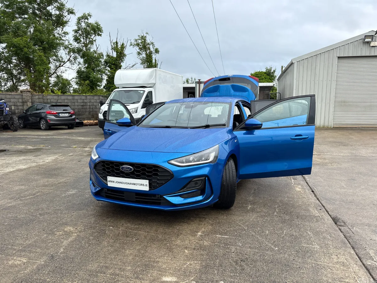 Ford Focus Hatchback, Petrol, 2024, Blue