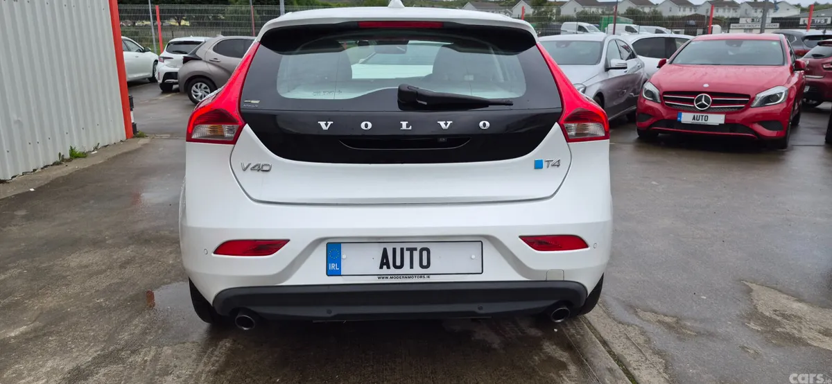 Volvo V40 Hatchback, Petrol, 2015, White