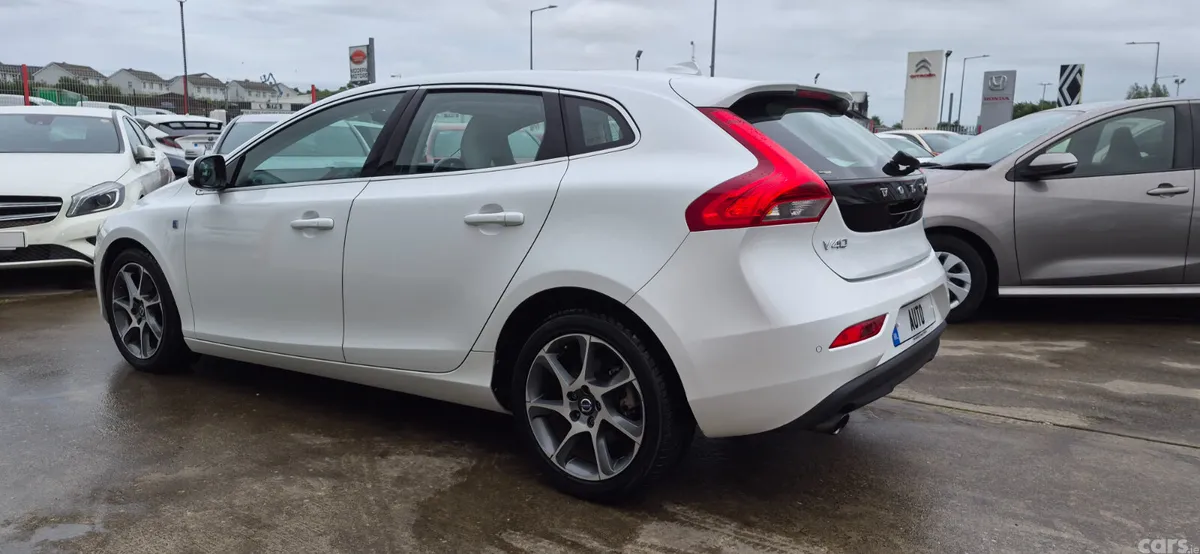 Volvo V40 Hatchback, Petrol, 2015, White