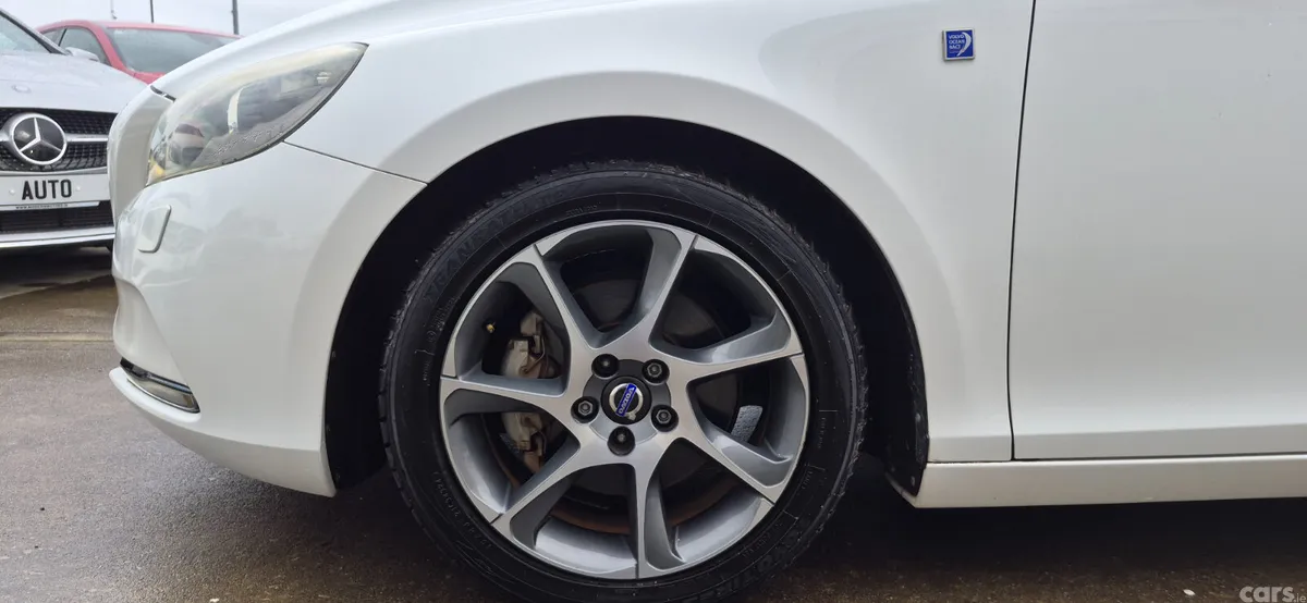 Volvo V40 Hatchback, Petrol, 2015, White