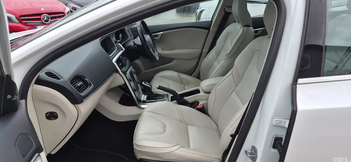 Volvo V40 Hatchback, Petrol, 2015, White