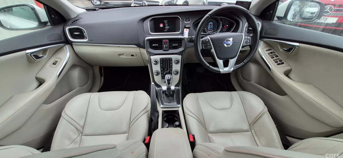 Volvo V40 Hatchback, Petrol, 2015, White