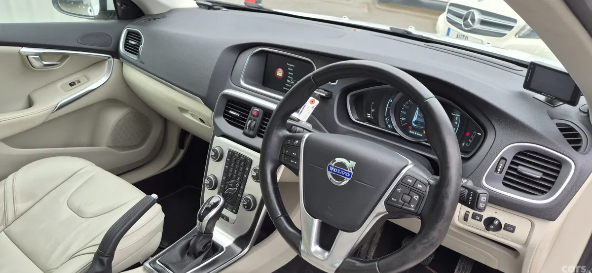 Volvo V40 Hatchback, Petrol, 2015, White