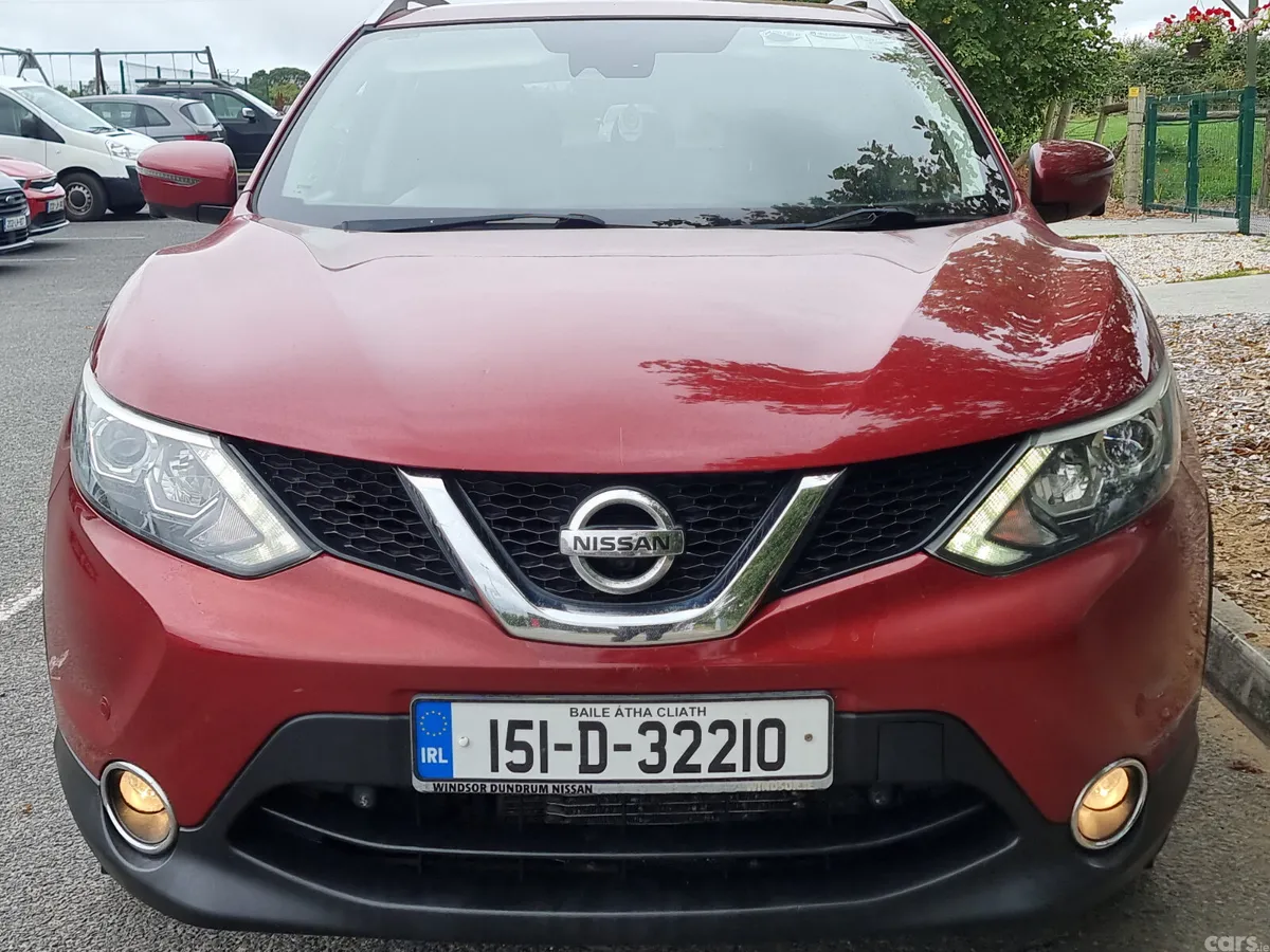 Nissan Qashqai Hatchback, Diesel, 2015, Red