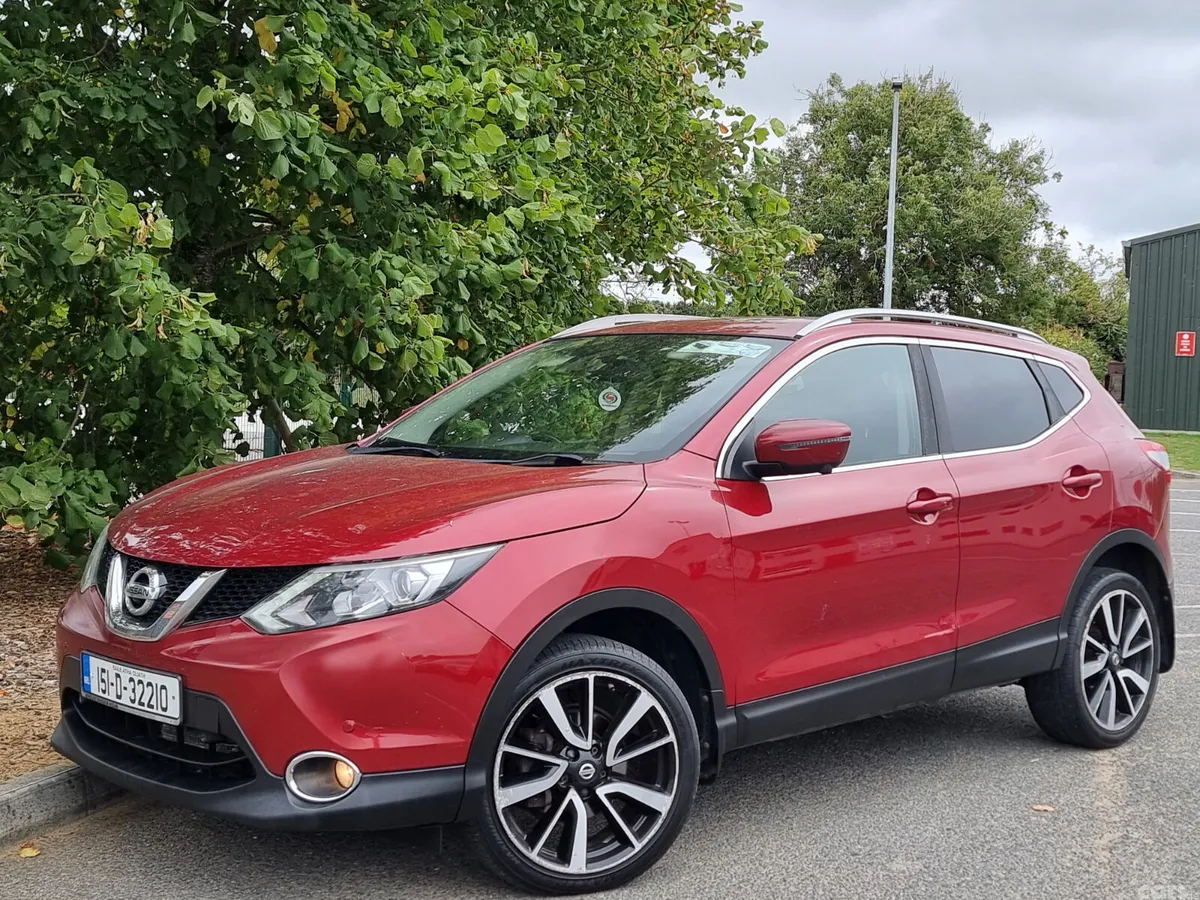 Nissan Qashqai Hatchback, Diesel, 2015, Red