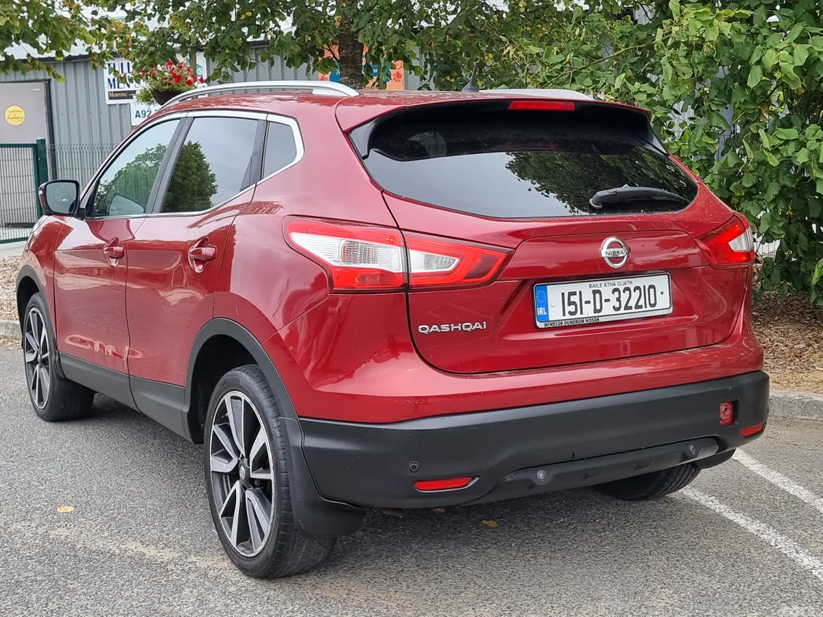 Nissan Qashqai Hatchback, Diesel, 2015, Red