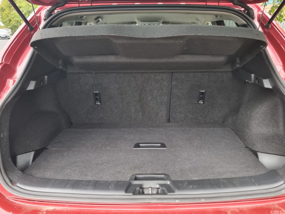 Nissan Qashqai Hatchback, Diesel, 2015, Red