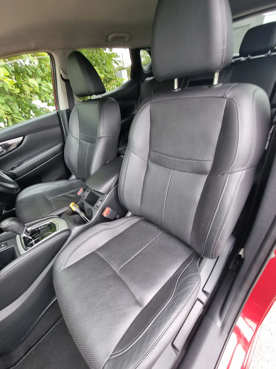 Nissan Qashqai Hatchback, Diesel, 2015, Red