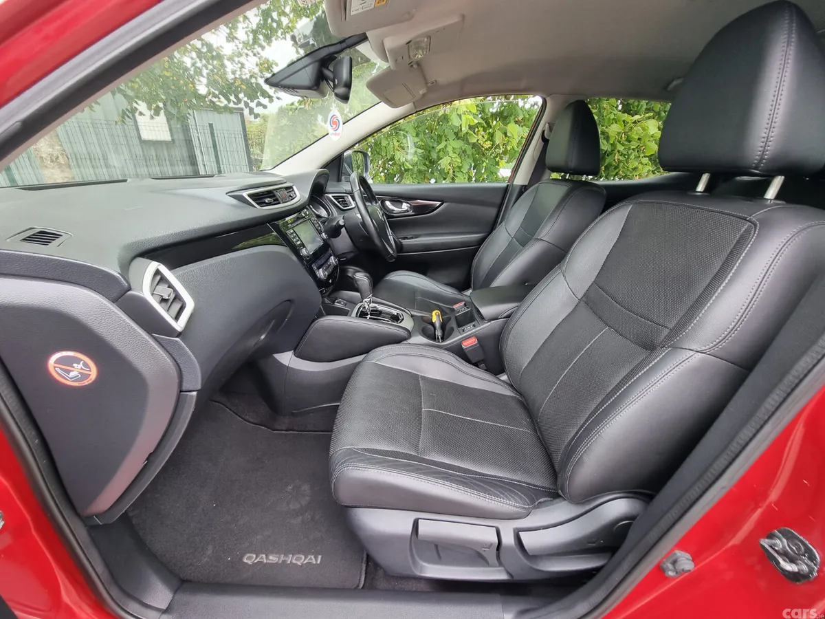 Nissan Qashqai Hatchback, Diesel, 2015, Red