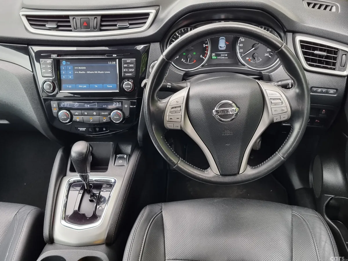 Nissan Qashqai Hatchback, Diesel, 2015, Red