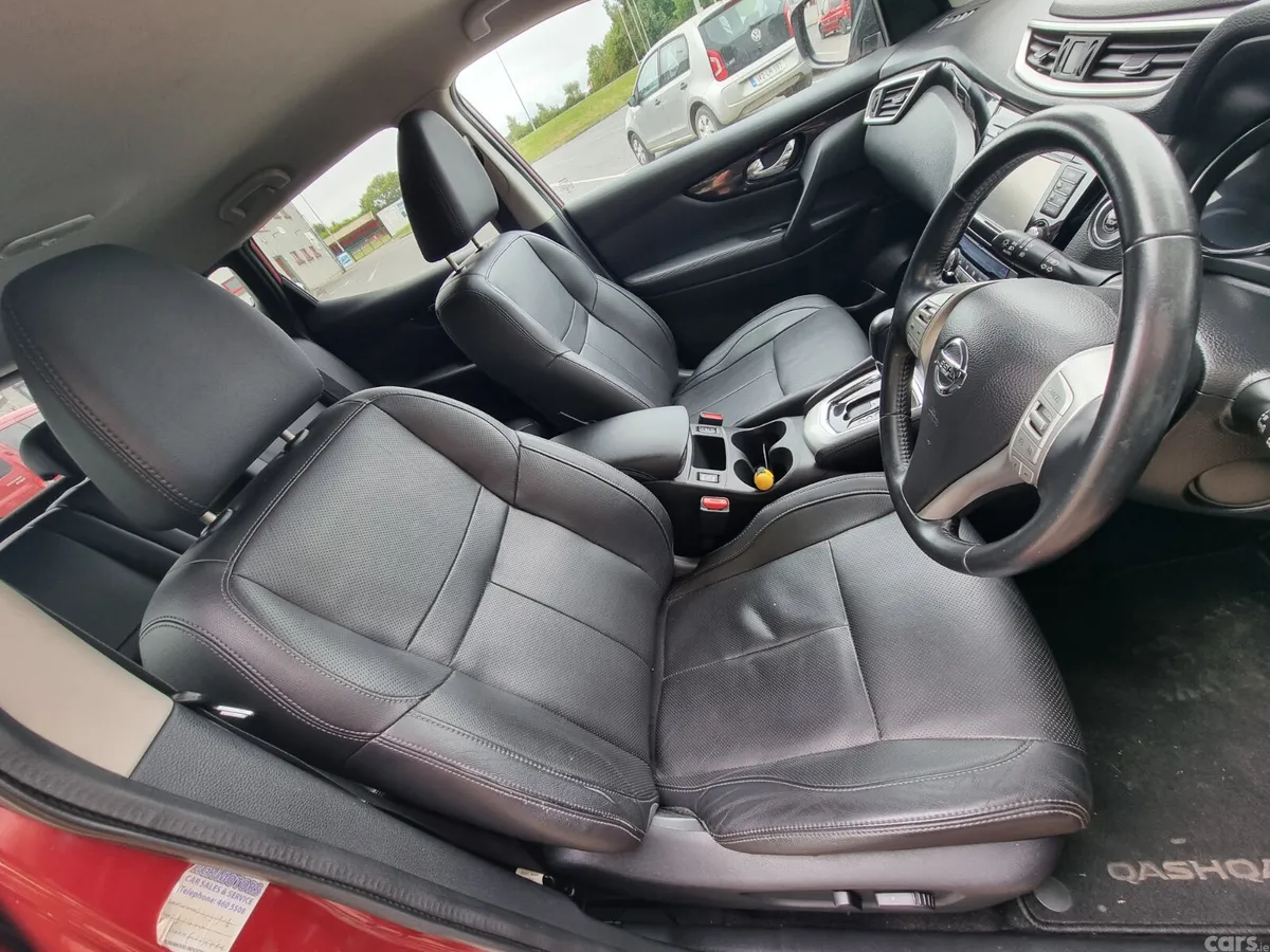 Nissan Qashqai Hatchback, Diesel, 2015, Red