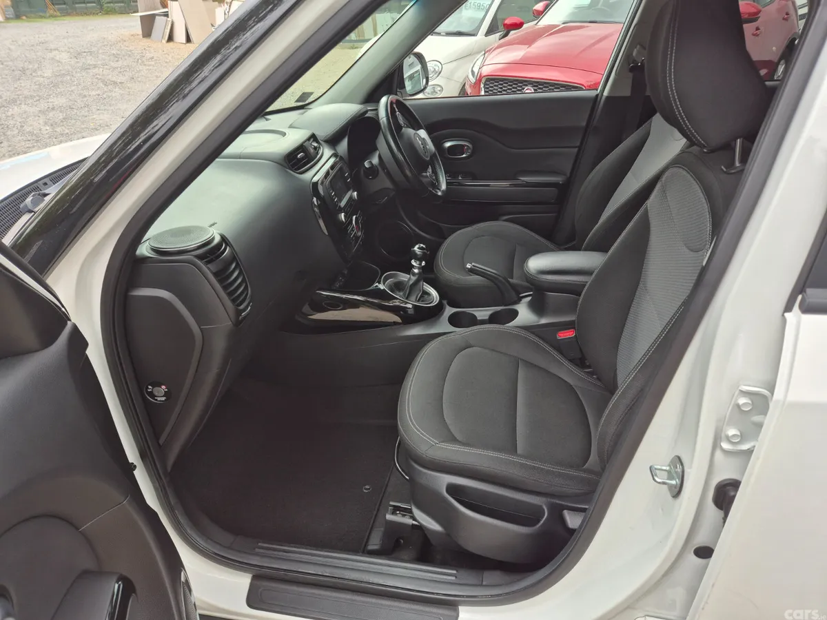 Kia Soul Hatchback, Diesel, 2017, White