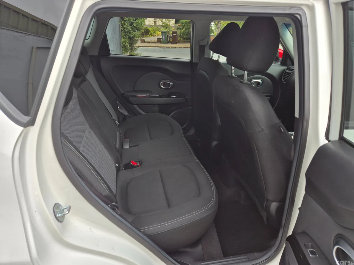 Kia Soul Hatchback, Diesel, 2017, White