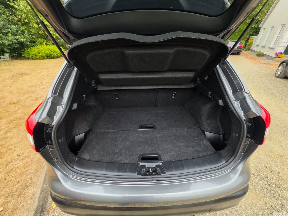 Nissan Qashqai SUV, Diesel, 2017, Grey