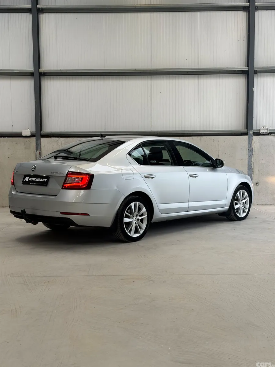 Skoda Octavia Saloon, Diesel, 2020, Grey