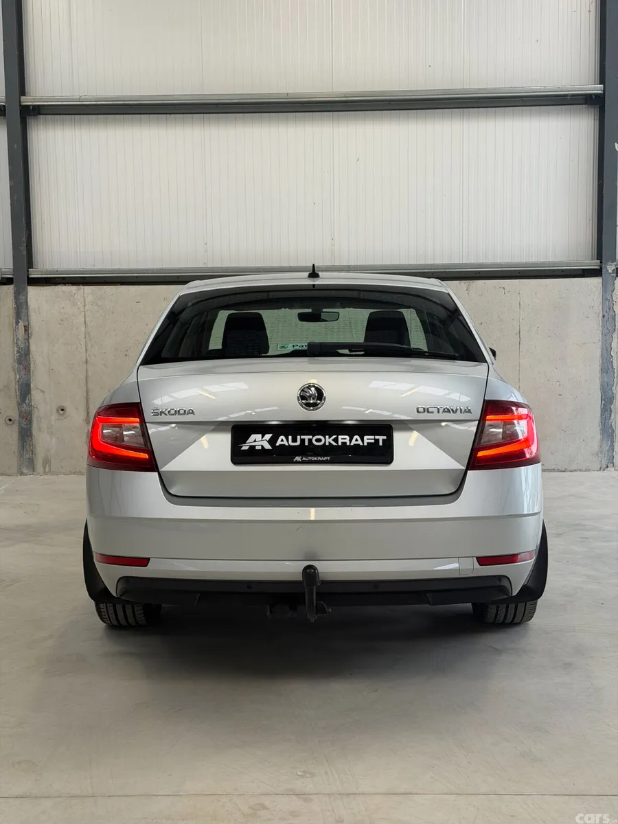 Skoda Octavia Saloon, Diesel, 2020, Grey