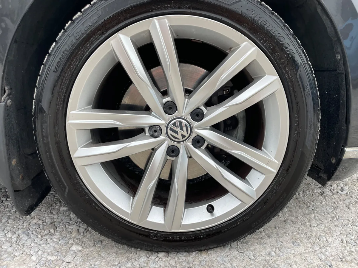 Volkswagen Passat Saloon, Petrol, 2018, Grey