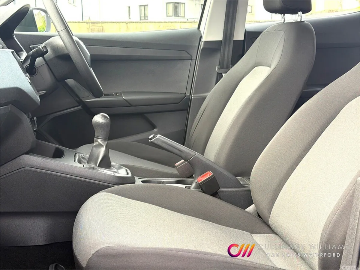 SEAT Arona Hatchback, Petrol, 2019, White