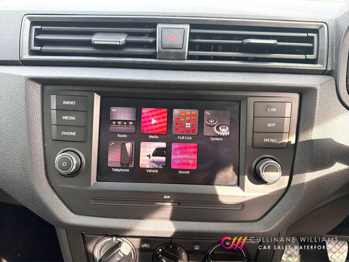 SEAT Arona Hatchback, Petrol, 2019, White