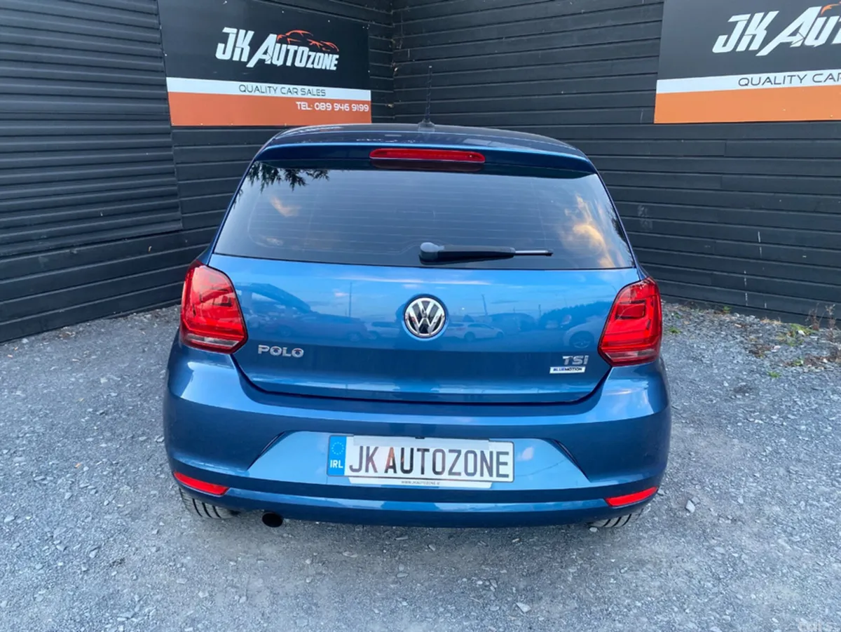 Volkswagen Polo Hatchback, Petrol, 2016, Blue